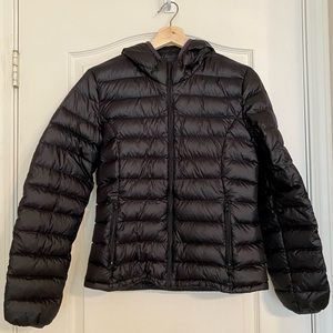 Aritzia TNA Packable Black Puffer Jacket, Size Medium